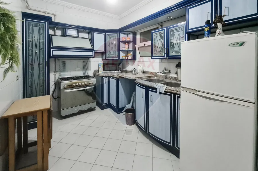 شقة للايجار المفروش 150 م لوران (خطوات من البحر)