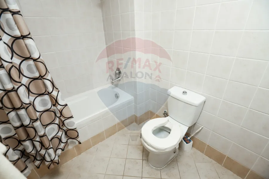 شقة للإيجار 650 م سان ستيفانو (الفورسيزون - علي البحر مباشرة)