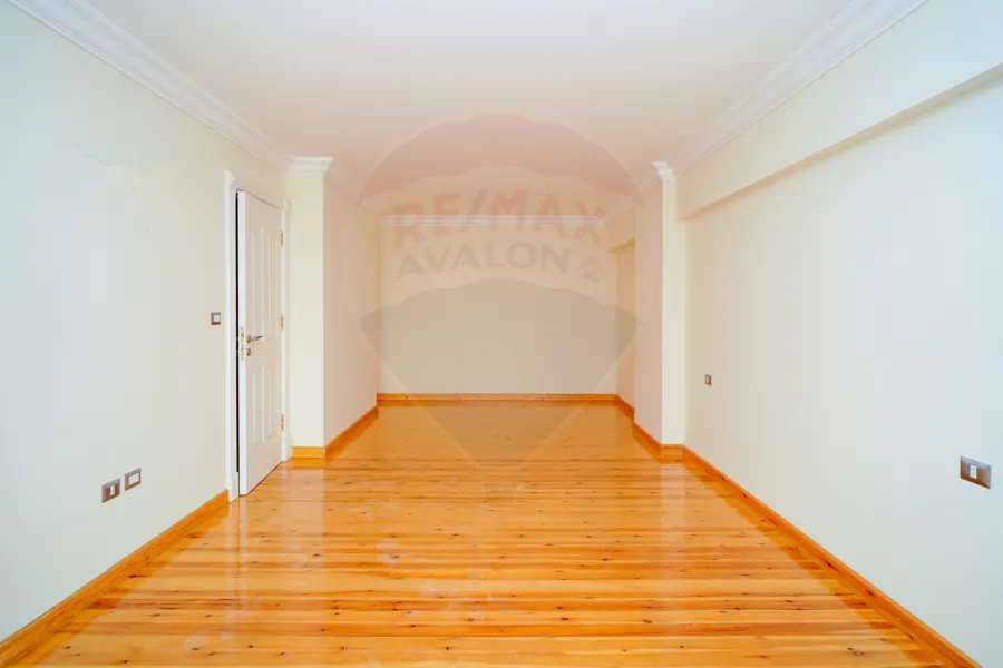 مقر اداري للايجار 300 م سموحة (بيتك ف النادي)