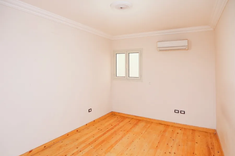 شقة للبيع 140م جناكليس (على الترام مباشرة)