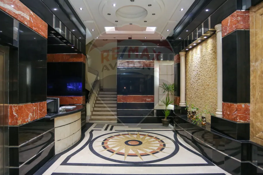 شقة إداري للبيع 55 م رشدي (علي الترام مباشرة)