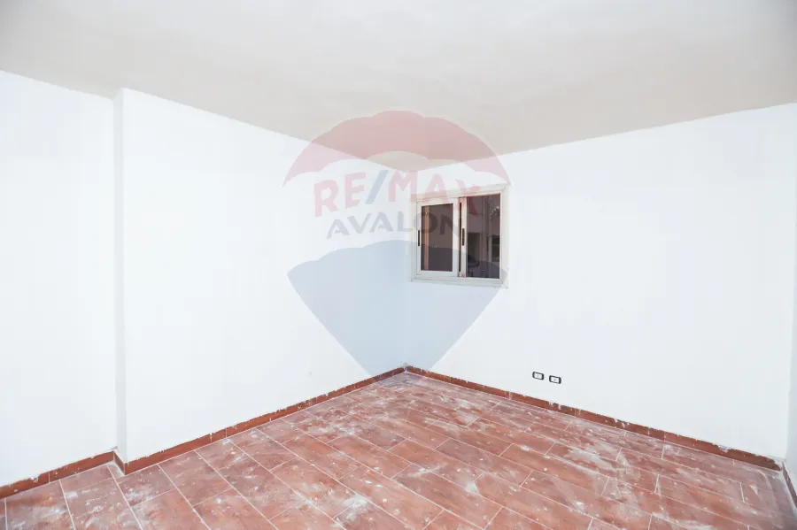 شقة للبيع 150 م المنتزة( ابراج الحلواني - رويال بلازا )