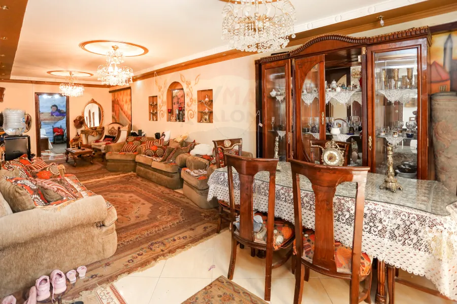 شقة للبيع  170 م جناكليس (ش ذو الفقار)