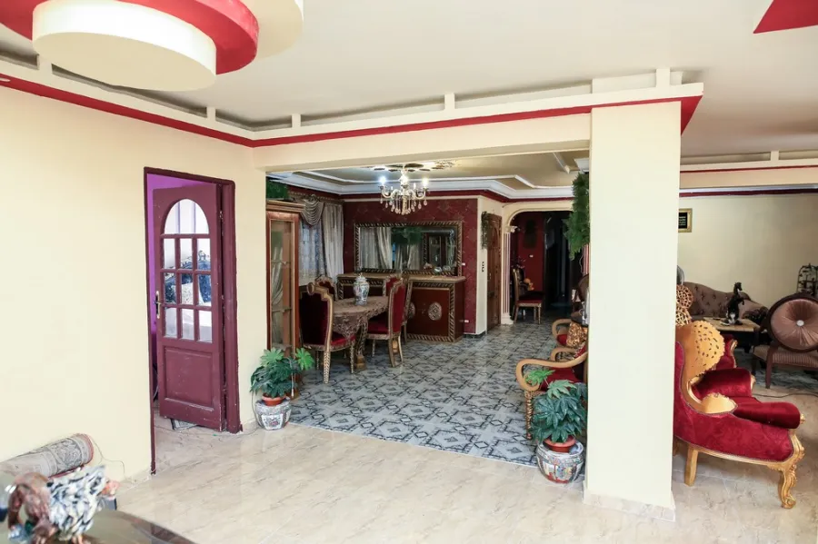 شقة للبيع 250م سيدي جابر (خطوات من البحر)