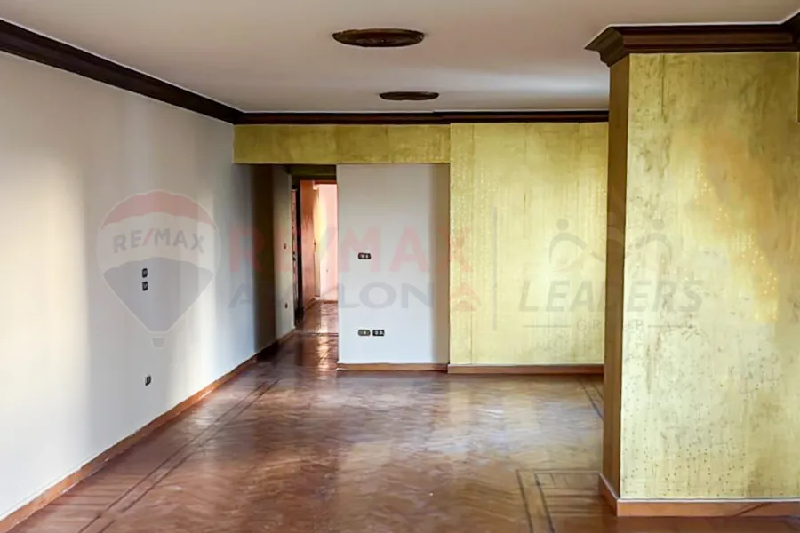 Apartment for rent 250 m Kafr Abdo (Sakina Bint Al Hussein St.)