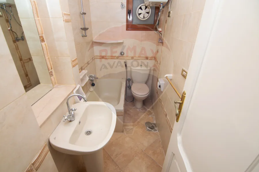 شقة للبيع 280 م ستانلي (خطوات من البحر)