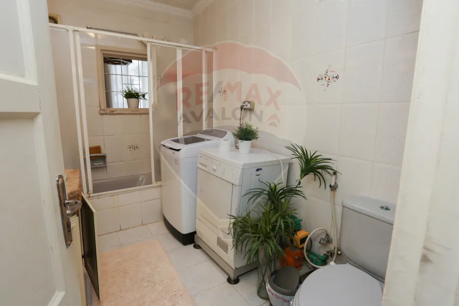 شقة للبيع 200 م زيزينيا ( خطوات من قصر المجوهرات )