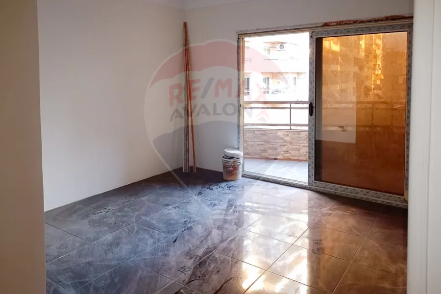 شقة للبيع 155 م ميامي (ش عبد الناصر الرئيسي)