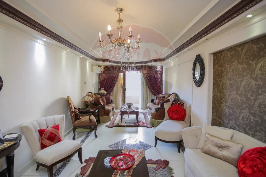 شقة للبيع 245 م جناكليس (ش البحيرة)