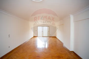 شقة للبيع 232 م كفر عبده (ش سكينة بنت الحسين)