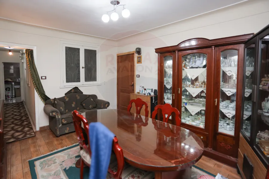 شقة للبيع 200 م جناكليس (ش ابو قير)