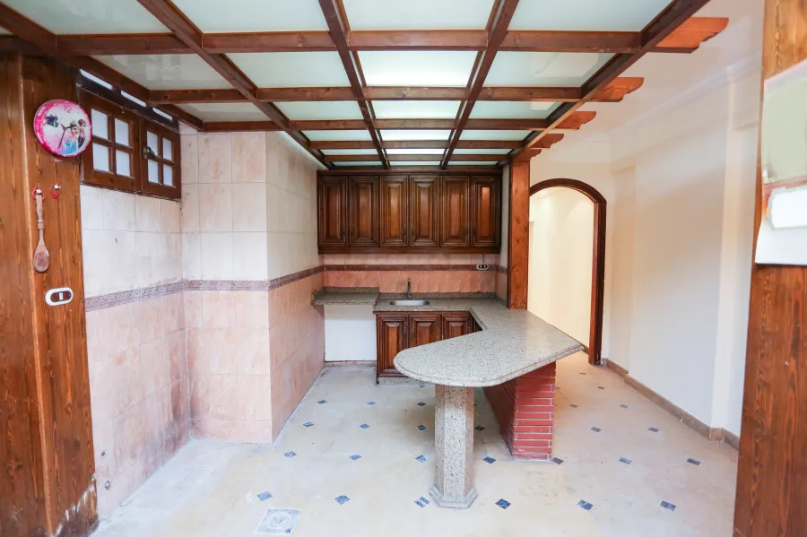 شقة للبيع 300 م سموحة ( ش الخمسين )