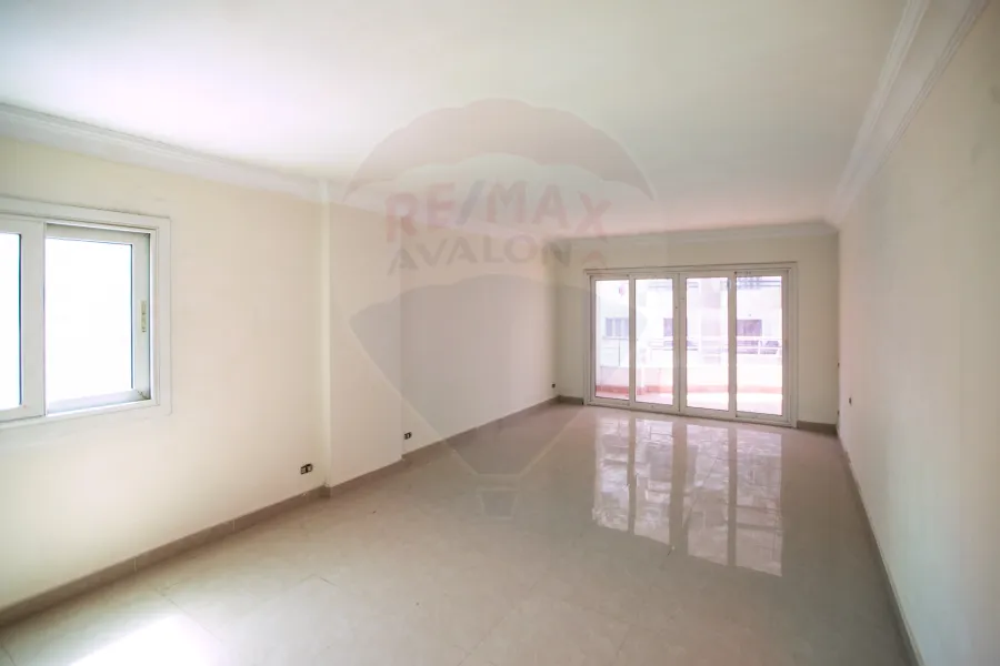 شقة للبيع 235 م سموحة (خطوات من مصطفي كامل وش بهاء الدين الغتوري)