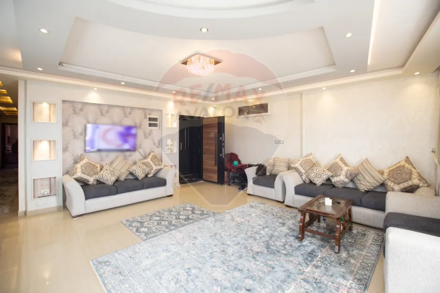 شقة للبيع 150 م  المندرة  (على البحر مباشرة )