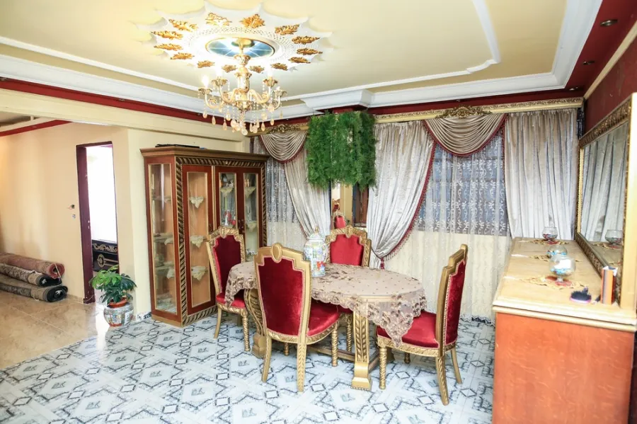 شقة للبيع 250م سيدي جابر (خطوات من البحر)