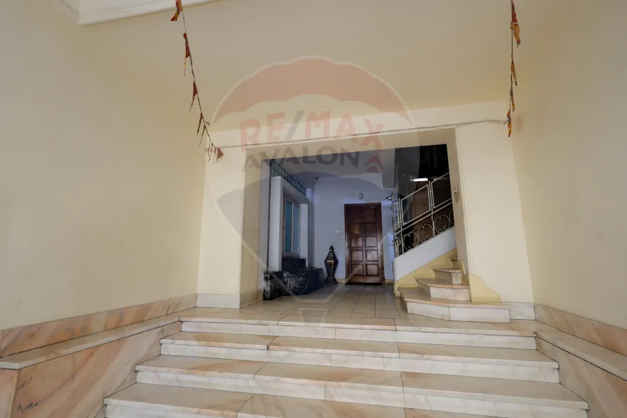 Penthouse apartment for rent 600 m San Stefano (directly on the tram)