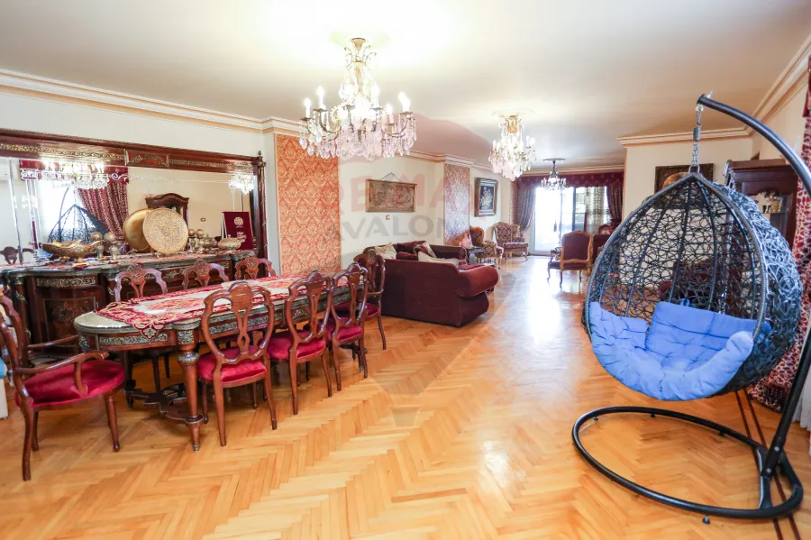 شقه للبيع 265 م صافي جليم (شارع ابوقير مباشرة - تطل علي ميدان جليم)