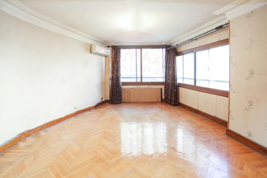 شقة للبيع 285 م لوران (ش عبد السلام عارف)