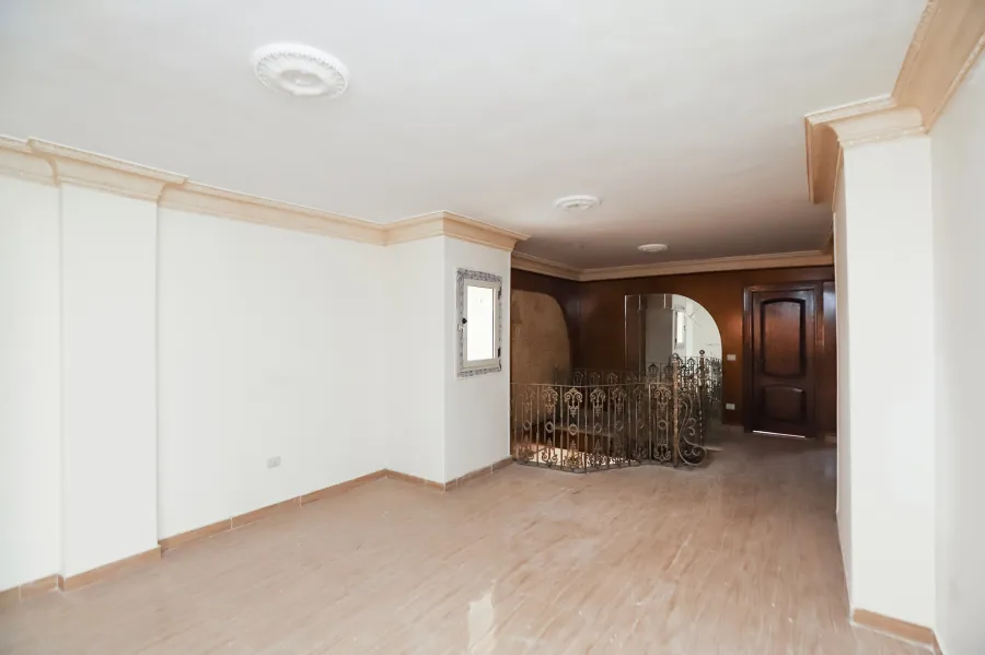 شقة دوبلكس للبيع 425 م لوران ( متفرع من ش الأقبال )