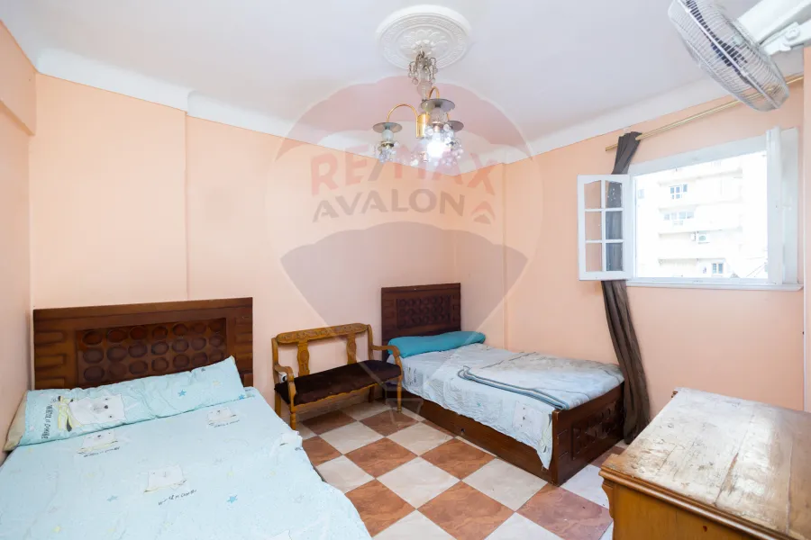 شقة للبيع 165 م ميامي (ش أمين خيرت الغندور)