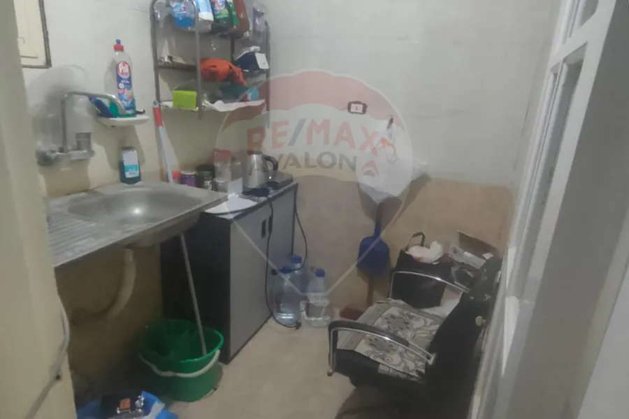 شقة مرخصة إداري للبيع 165 م سموحة (ش توت عنخ آمون)