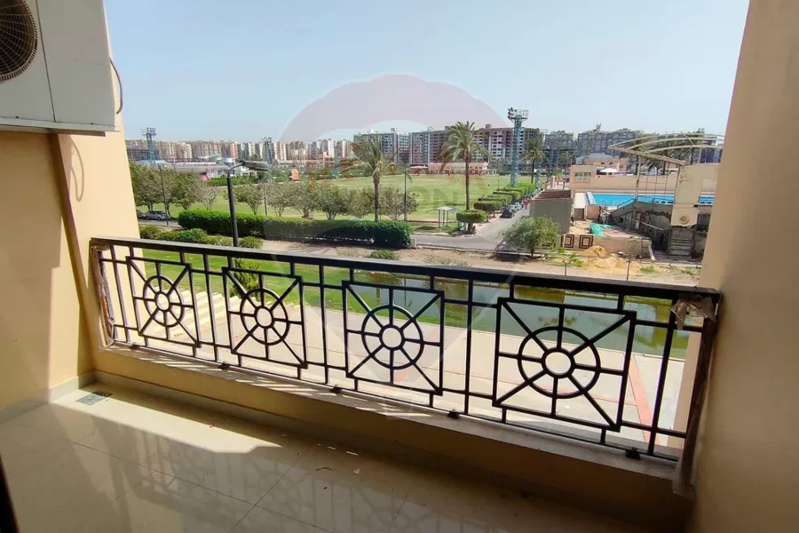 شقة للبيع 215 م سموحة (ش النقل و الهندسة)