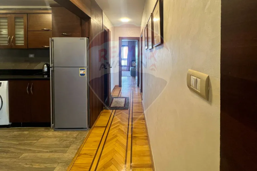 شقة دوبلكس للبيع 120 م جليم (علي البحر مباشرة)