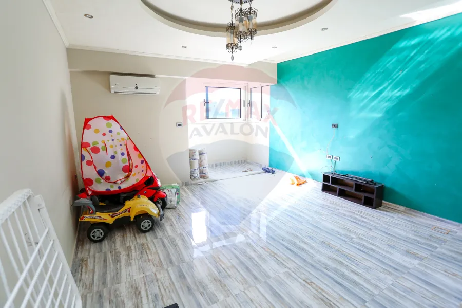 شقة للبيع 225 م مصطفى كامل (ش أبو قير الرئيسى)