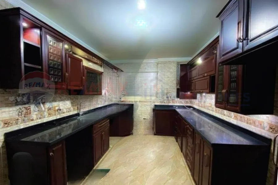 شقة للبيع 235 م جليم ( ش ابو قير - عمارة براند )