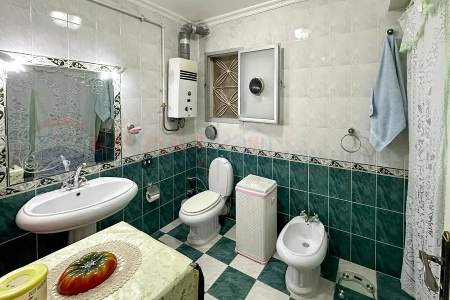 شقة للبيع  200 م جناكليس (ش  محمد باشا محسن)