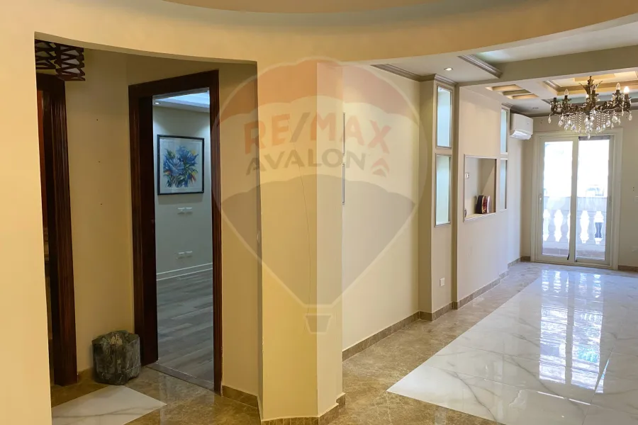 شقة للبيع 205 م رشدي (علي الترام مباشرة)