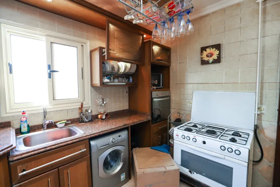 شقة للبيع 136م سموحة (ش فوزى معاذ الرئيسي)