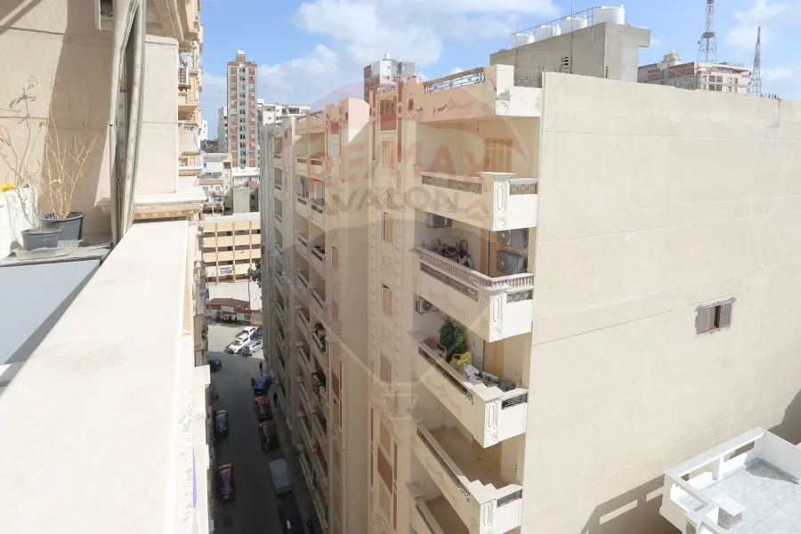 Furnished apartment for Rent 175 m Zezinia (Steps from Abo Qir st.)