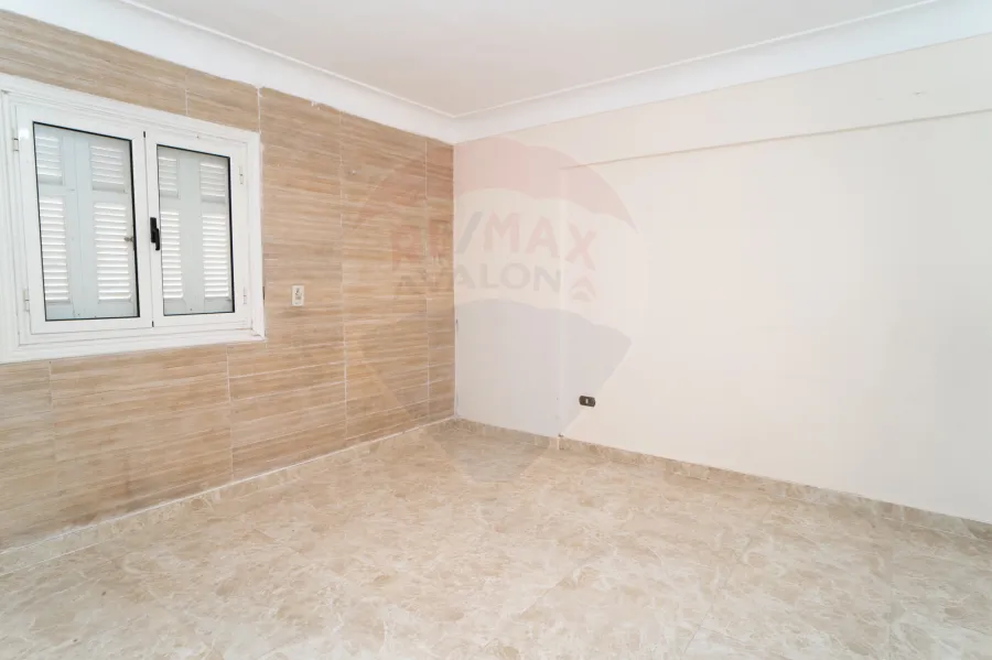 شقة للبيع 100 م سموحة (ش توت عنح امون )