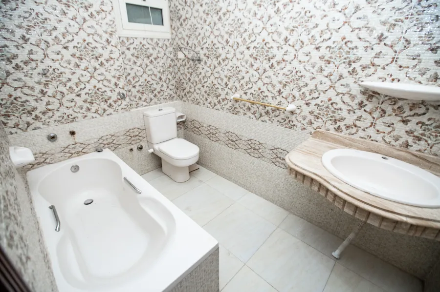 شقه للبيع 130م لوران (خطوات من شارع الأقبال و البنك الأهلي)