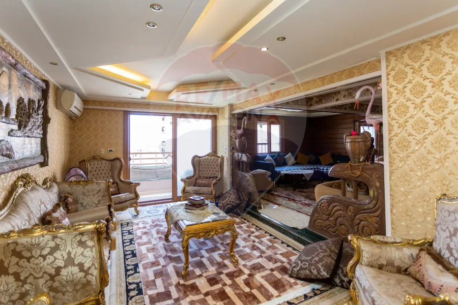 شقة للبيع 330 م سبورتنج (شارع طيبة)