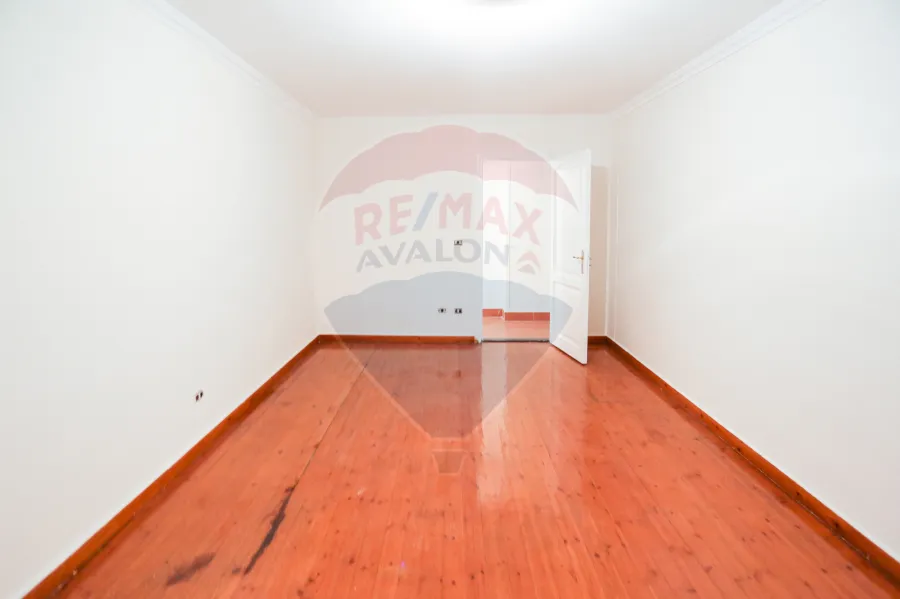 مقر اداري للايجار 255 م سموحه ( شارع كمال الدين صلاح )