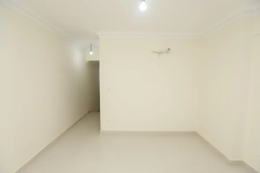 شقة للبيع 210م سموحة (ش مسجد ناصر) -