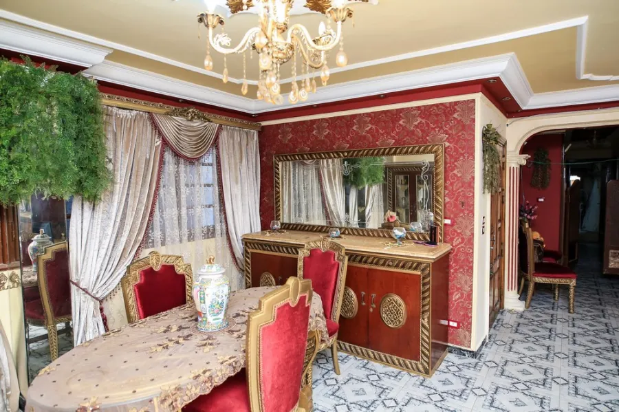 شقة للبيع 250م سيدي جابر (خطوات من البحر)