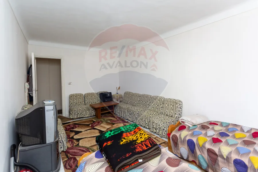 شقة للبيع 195 م  سيدي بشر (ش صالح حمدي)