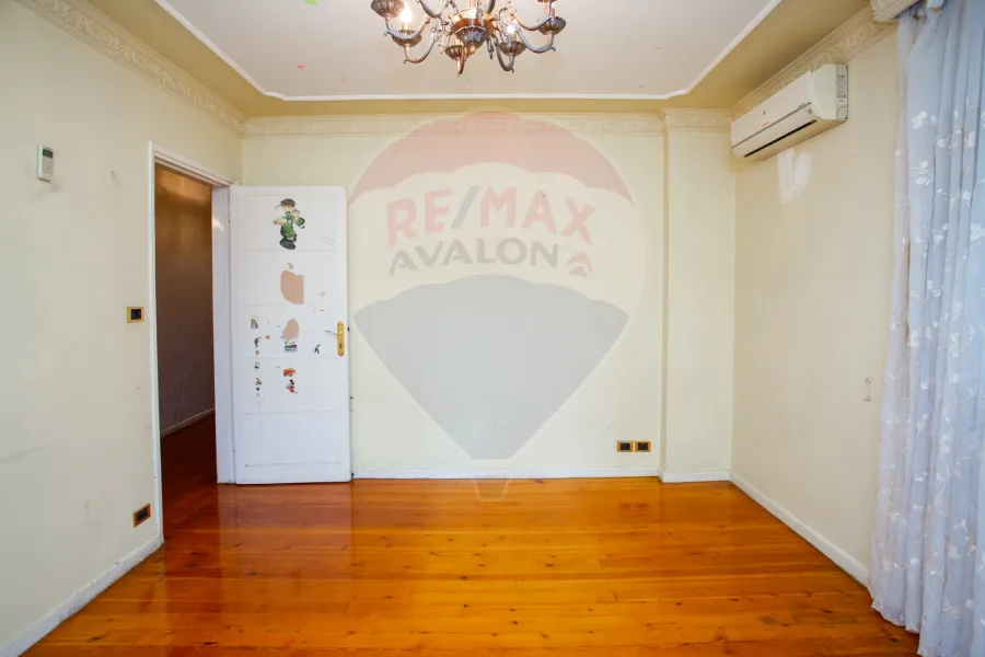 شقة مسجلة للبيع 271 م رشدي (المعسكر الرومانى)