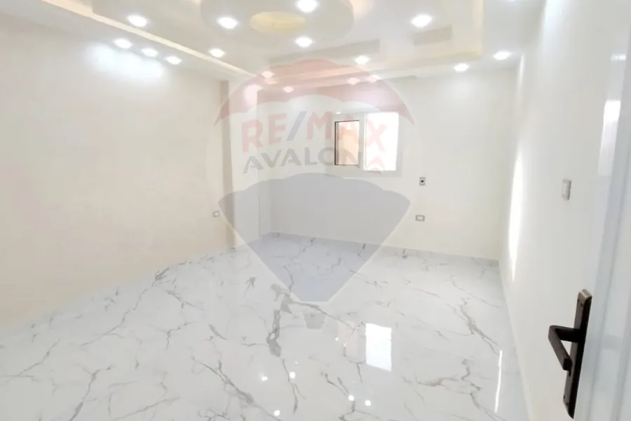 شقة للايجار 160 م لوران (علي الترام مباشر)