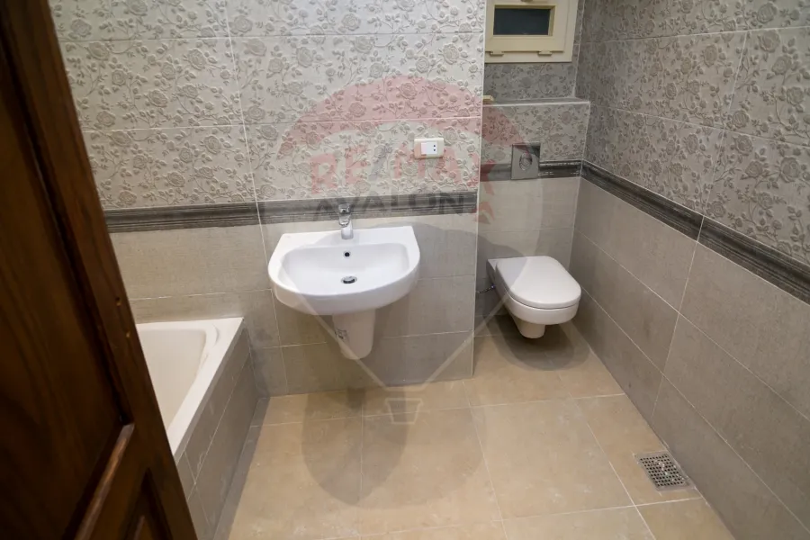 شقة للبيع 135 م جليم (ش محمد مقبل - متفرع من البحر)