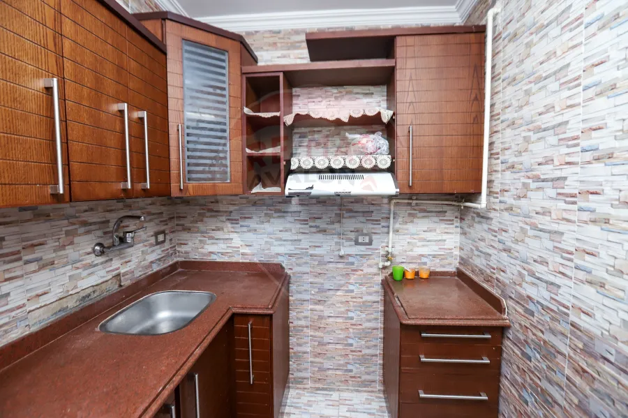 Apartment For Sale 100 m Sidi Gaber ( Steps From el Mosheer St )