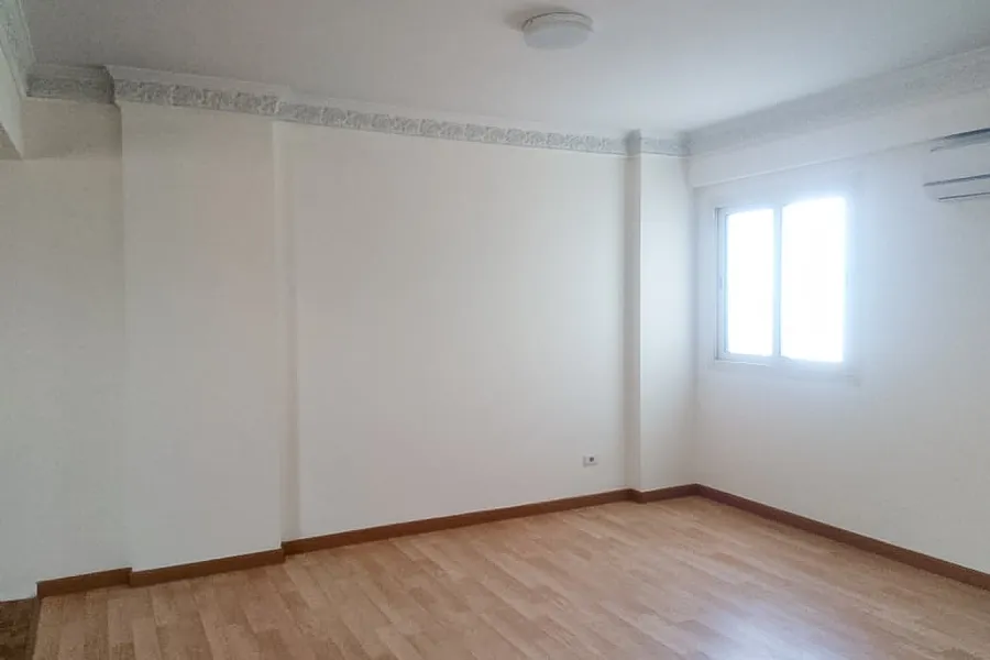 شقة للأيجار 280م سموحة (ش مسجد ناصر)