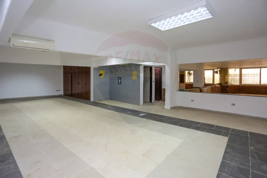 مقر إداري للايجار300 م كفر عبده (ش الاسماعيلية)