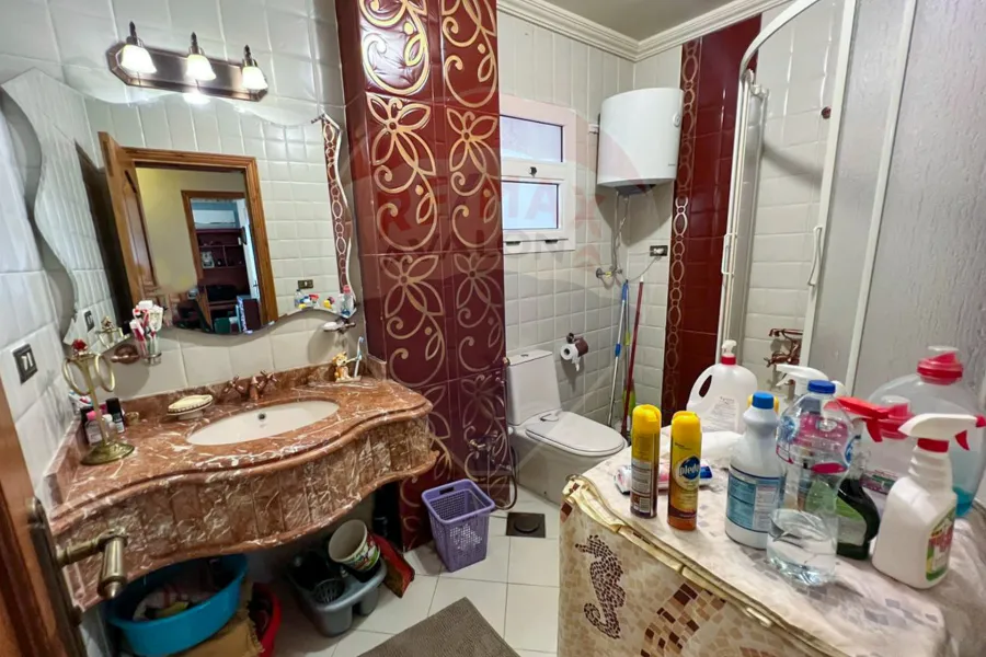 شقة للبيع 220 م سموحة (ش فوزي معاذ - ابراج كيروسيز)