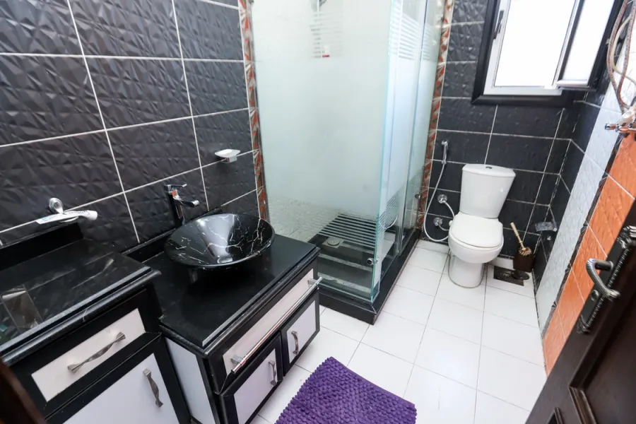 شقة للبيع 136م سموحة (ش فوزى معاذ الرئيسي)