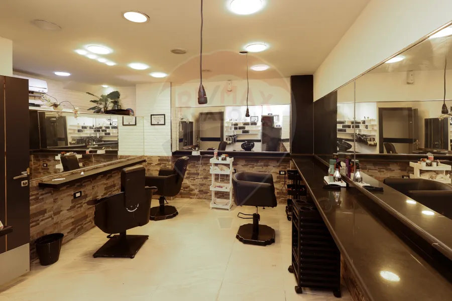 محل  للبيع  130 م + ميزان 120 م  سيدي بشر  (هيلتون رمادا)