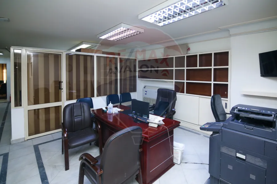 مقر ادارى  للبيع 240 م سموحة (ش توت عنخ امون)